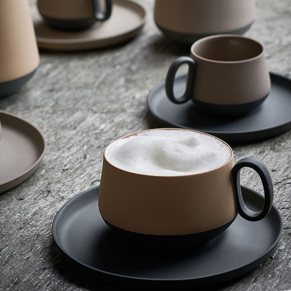 Assiettes au quotidien - TUBE Tasse à thé double couleur - ESMA DEREBOY HANDMADE PORCELAIN