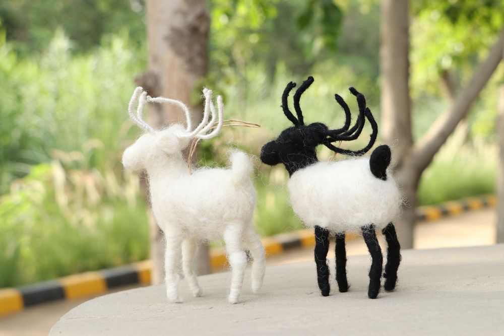 Christmas garlands and baubles - Handmade Felt Decorative Garlands - DE KULTURE WORKS