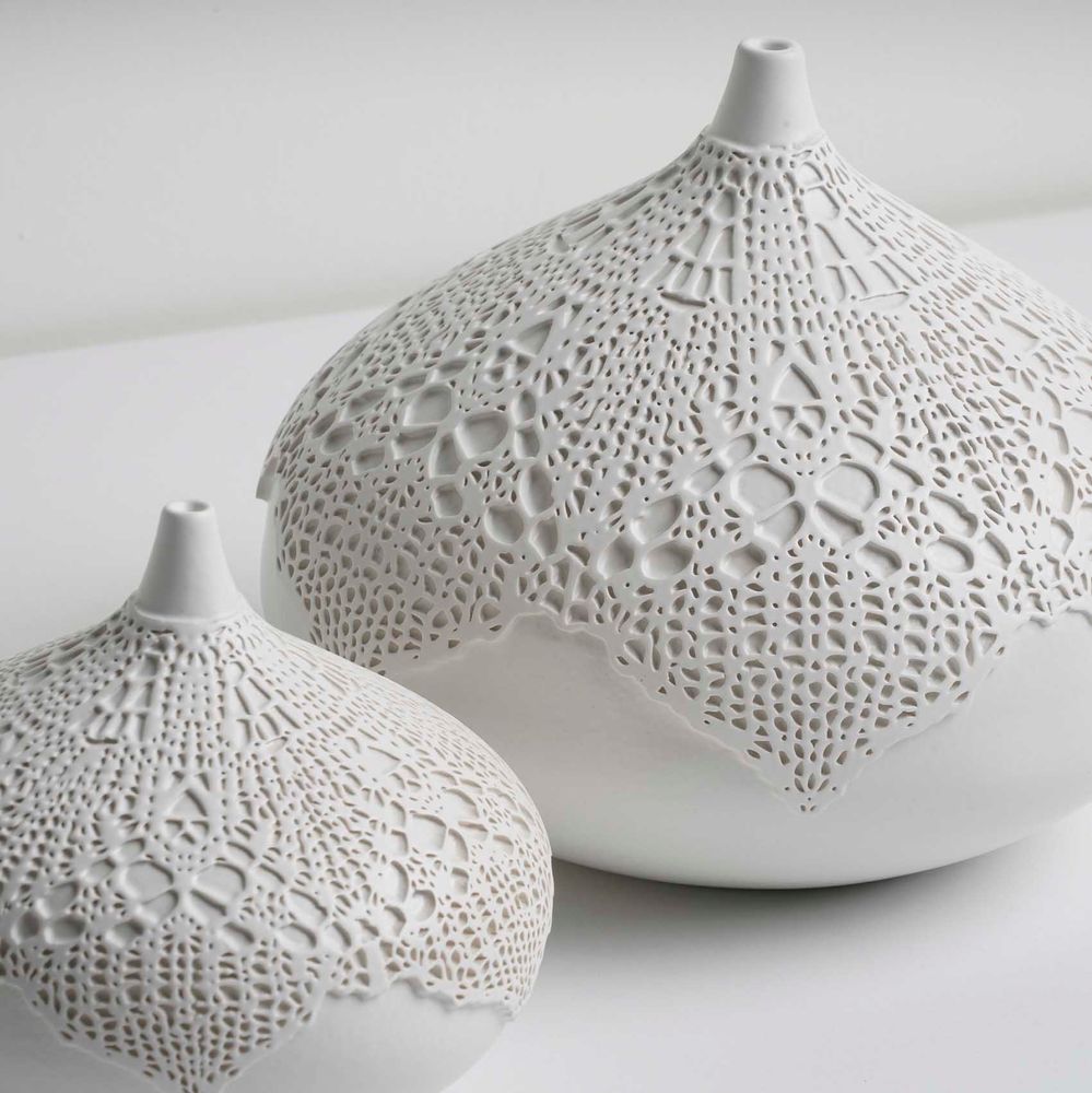 Objets de décoration - Objet décoratif à motif dentelle - ESMA DEREBOY HANDMADE CERAMIC
