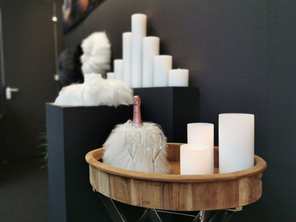 Objets design - Accessoire de bougie et refroidisseur de champagne en agneau tibétain en fourrure véritable comme  - QULT DESIGN GMBH