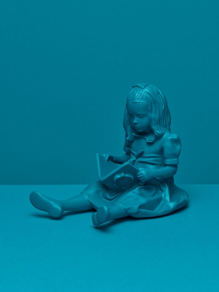 Vêtements enfants - FIGURINE RESINE colori Bleu - The Girl & the Book  - BLOOP