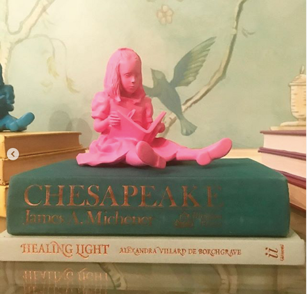 Sculptures, statuettes and miniatures - RESIN FIGURINE color PINK The Girl & the Book - BLOOP