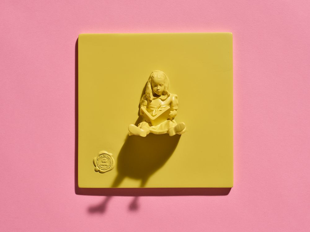 Sculptures, statuettes and miniatures - CATEL RESIN color Yellow - Girl & The Book - BLOOP