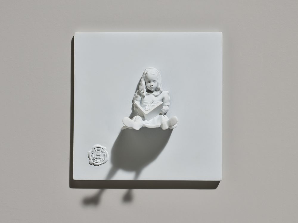 Autres décorations murales - CATELLE RESINE colori Blanc - Girl & The Book - BLOOP