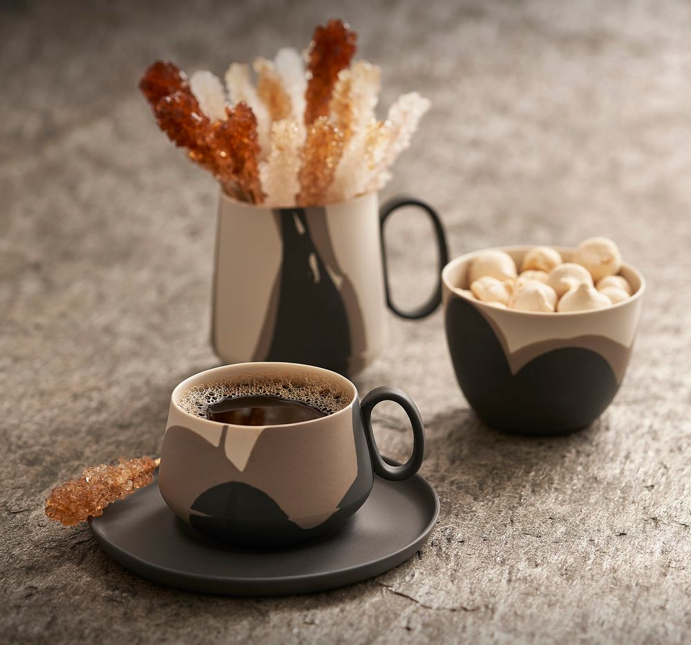 Assiettes au quotidien - TUBE Tasse à thé double couleur - ESMA DEREBOY HANDMADE PORCELAIN
