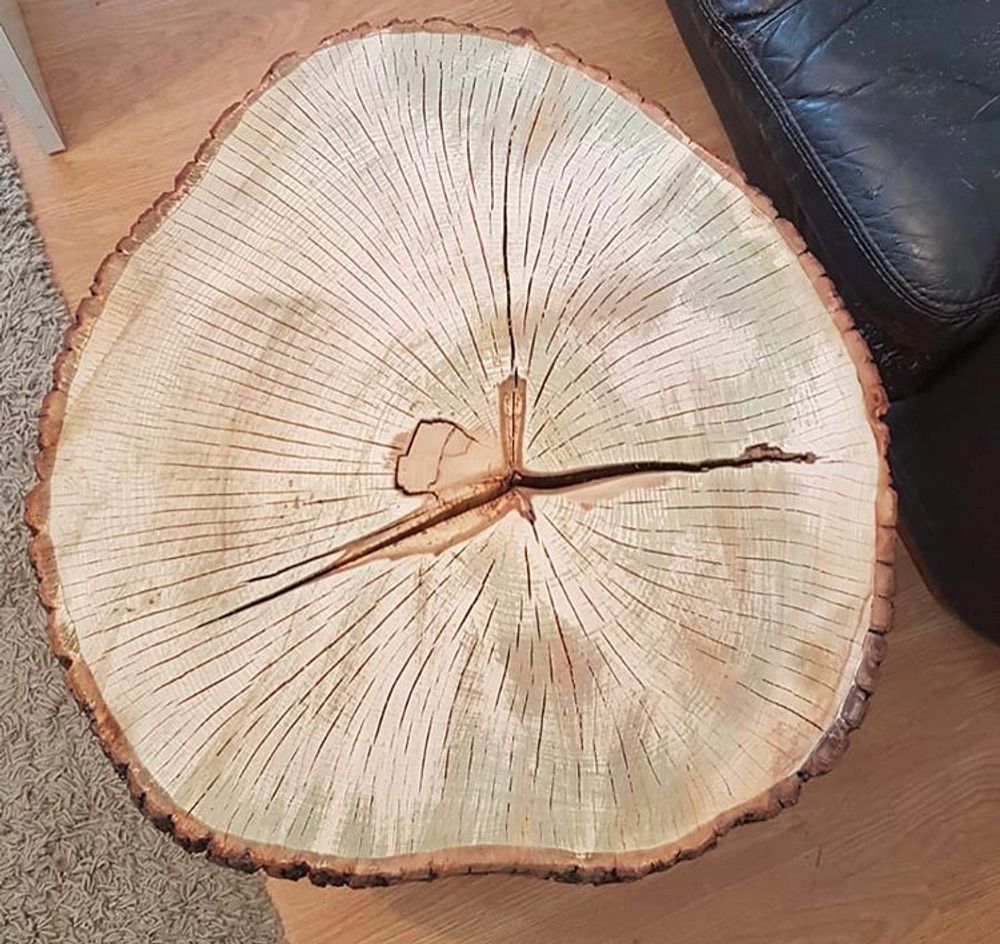 Objets de décoration - Table basse en bois massif, tilleul - MASIV_WOOD