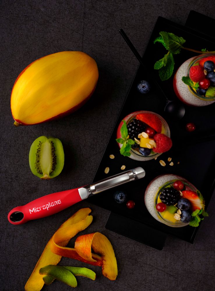 Ustensiles de cuisine - L’économe à lame dentelée  - MICROPLANE INTERNATIONAL GMBH & CO. KG