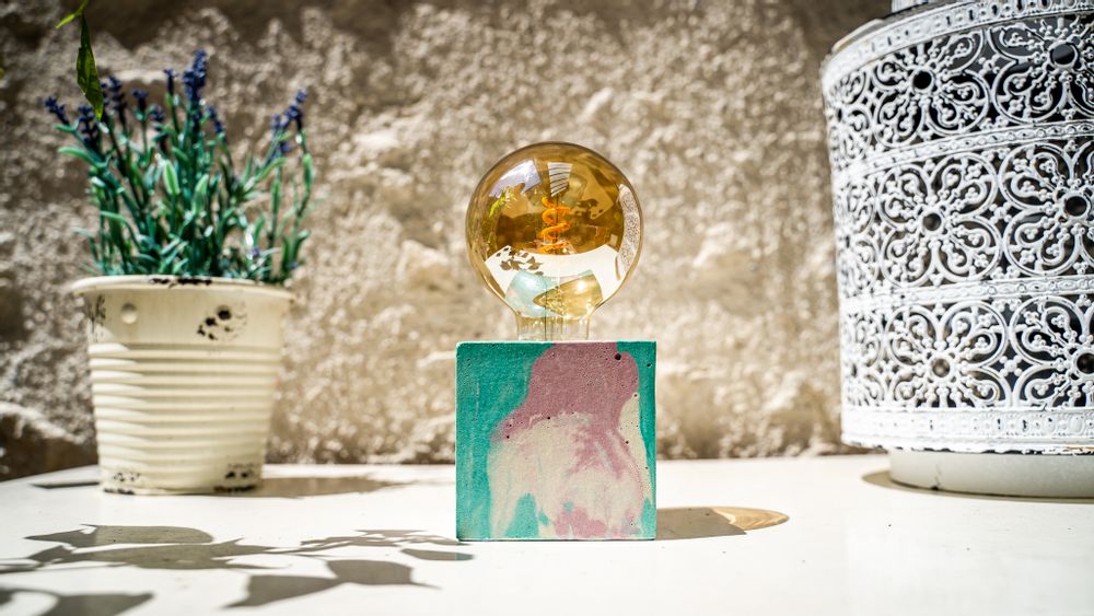 Decorative objects - Concrete Lamp | Cube | Mottled pastel pink and turquoise blue - JUNNY