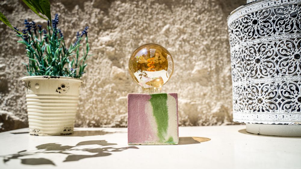 Objets design - Lampe à poser | Lampe Béton | Cube | Marbré rose pastel et vert - JUNNY