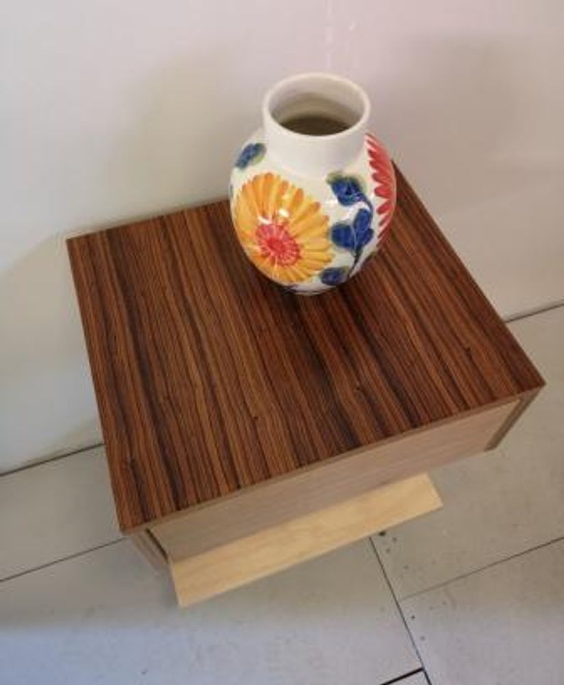 Objets design - Table de nuit en érable avec plateau en noyer - LIVING MEDITERANEO