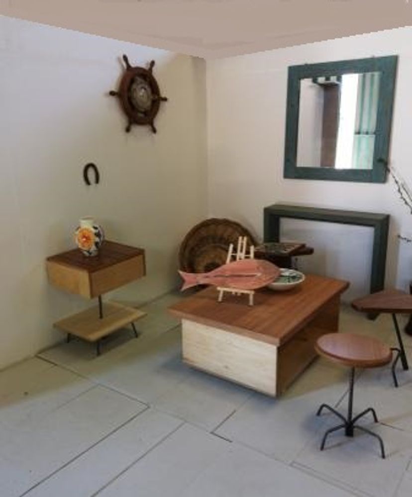 Objets design - Table de nuit en érable avec plateau en noyer - LIVING MEDITERANEO