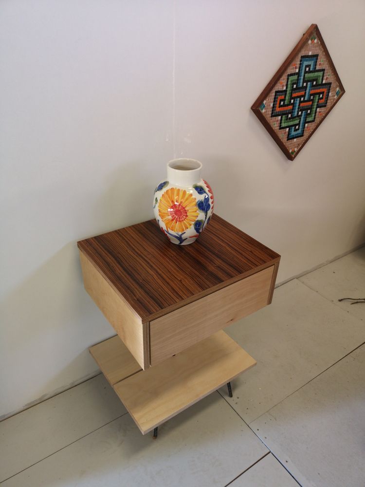 Objets design - Table de nuit en érable avec plateau en noyer - LIVING MEDITERANEO