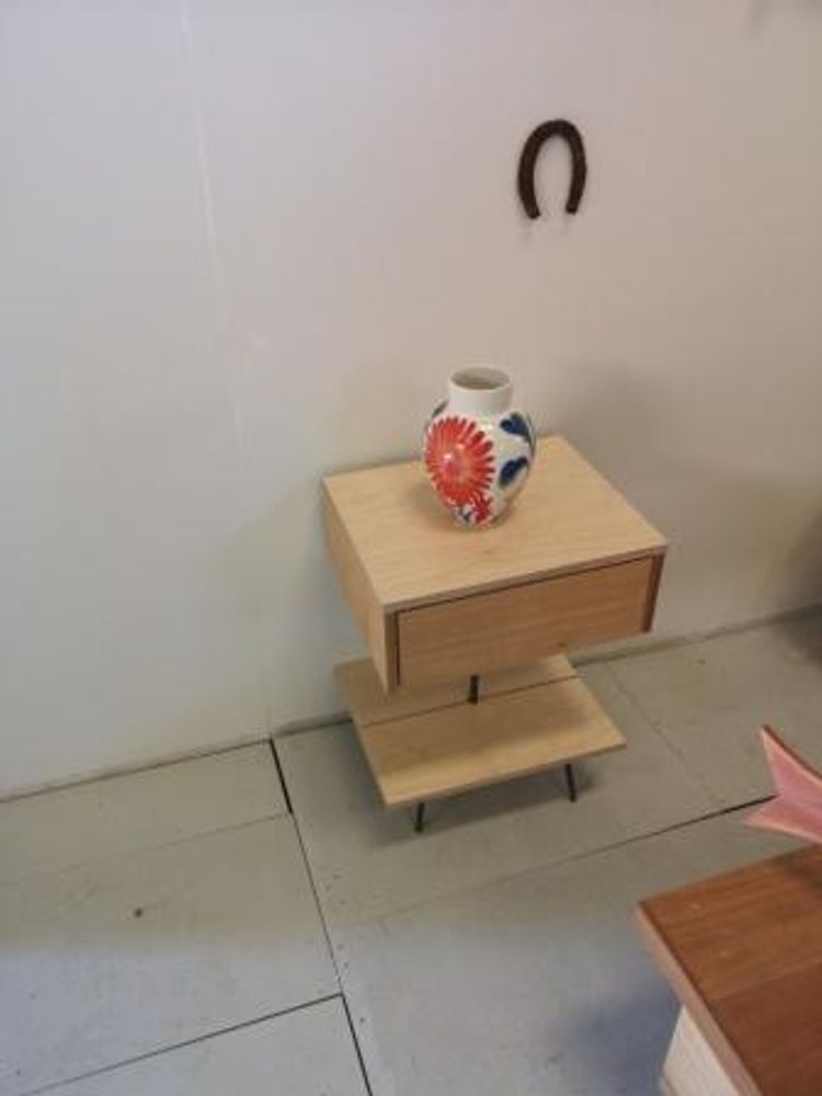 Objets design - Table de nuit en érable avec plateau - LIVING MEDITERANEO