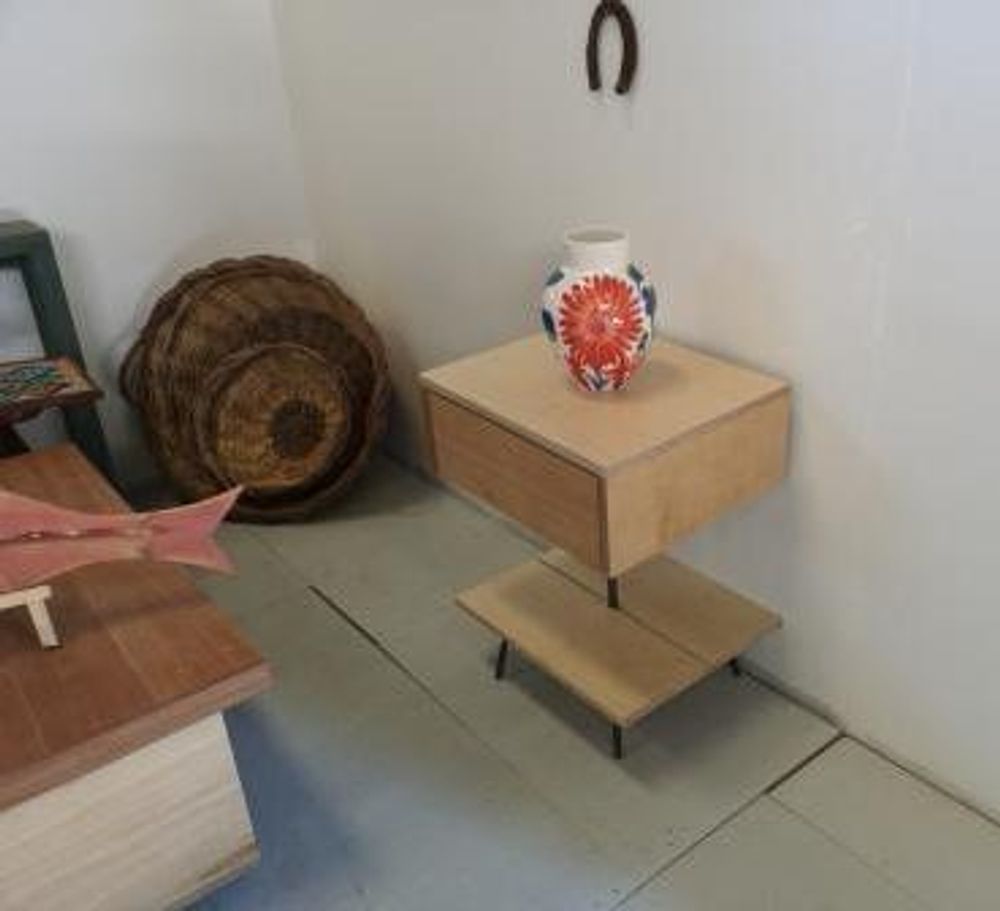 Objets design - Table de nuit en érable avec plateau - LIVING MEDITERANEO