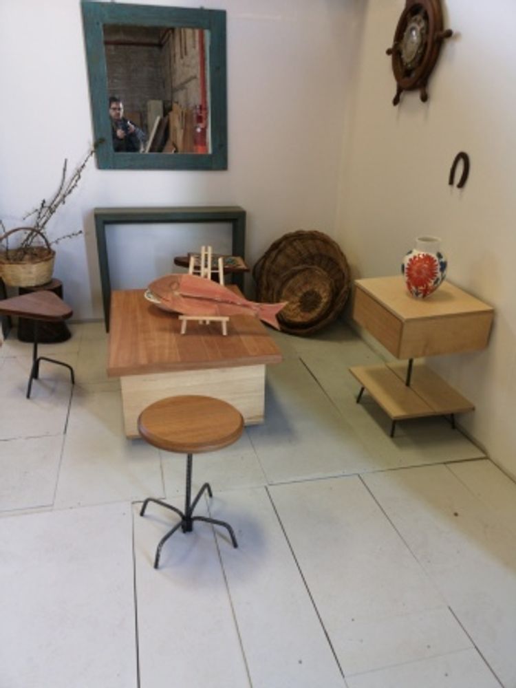 Objets design - Table de nuit en érable avec plateau - LIVING MEDITERANEO