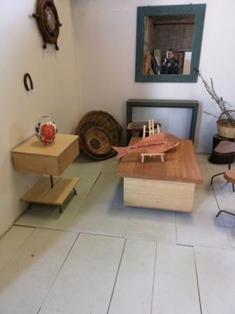 Objets design - Table de nuit en érable avec plateau - LIVING MEDITERANEO