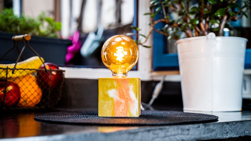 Objets de décoration - Lampe à poser | Lampe Béton | Cube | Marbré orange et jaune - JUNNY