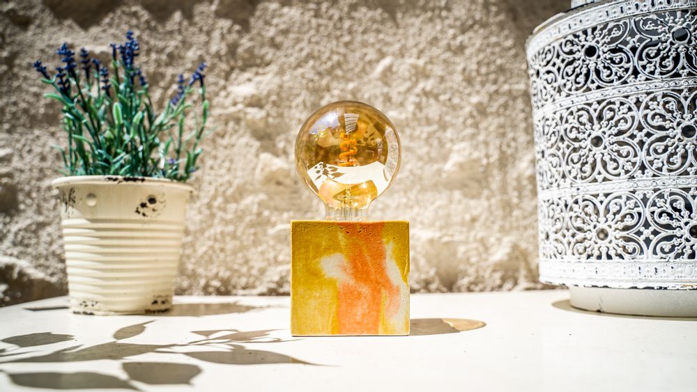 Objets de décoration - Lampe à poser | Lampe Béton | Cube | Marbré orange et jaune - JUNNY