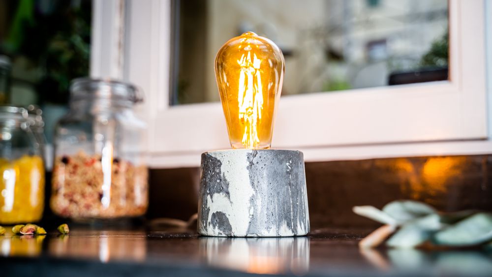 Objets design - Lampe à poser | Lampe Béton | Cylindre | Marbré anthracite - JUNNY