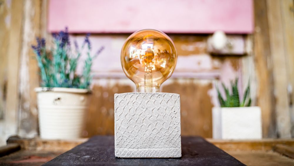 Design objects - Concrete lamp | Cube | Crocodile printed concrete - JUNNY