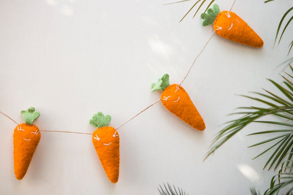 Christmas garlands and baubles - Handmade Felt Garlands - DE KULTURE WORKS