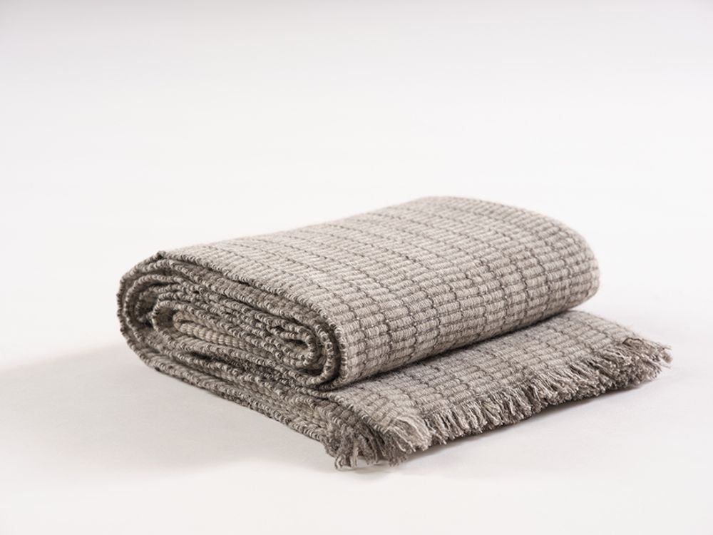 Objets de décoration - Jeter couverture TILE par John Pawson pour Teixidors - TEIXIDORS