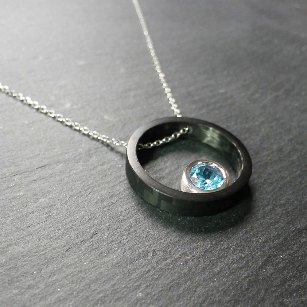 Bijoux - Collier Cercle Carbone - L'ATELIER DES CREATEURS