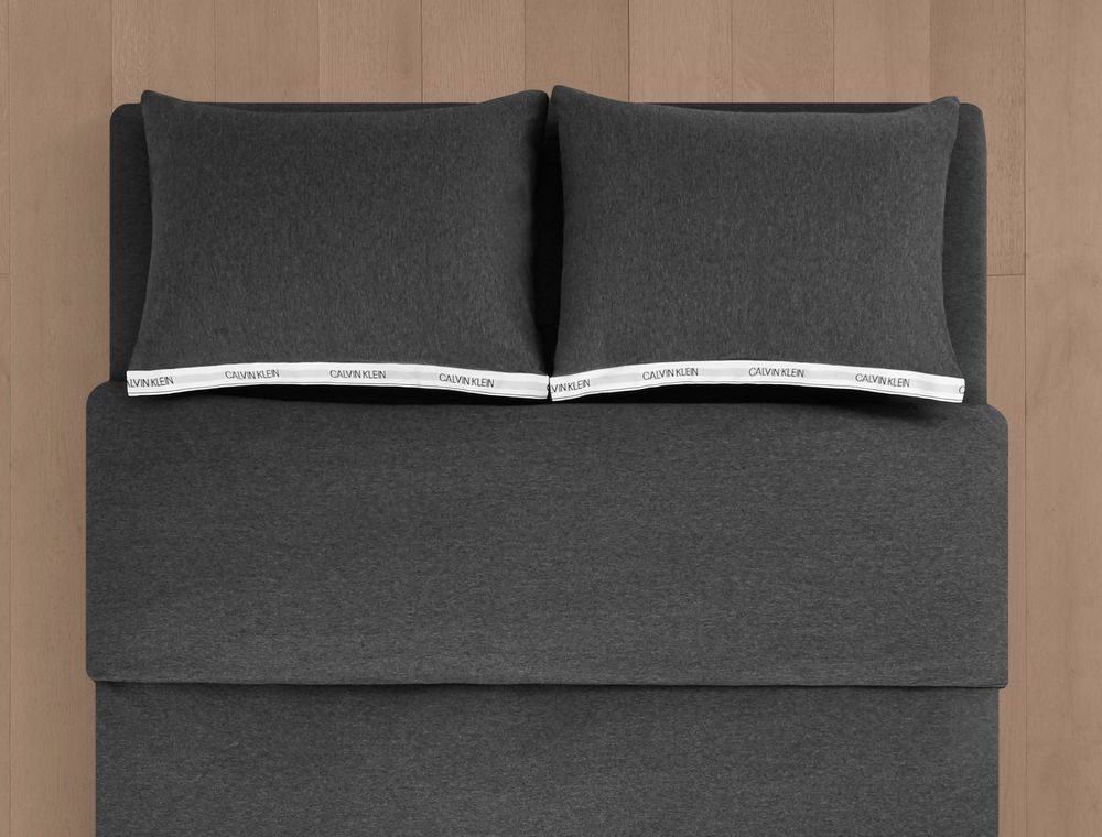 Linge de lit - Classic Logo Charcoal / Parure de lit en jersey et modal - CALVIN KLEIN