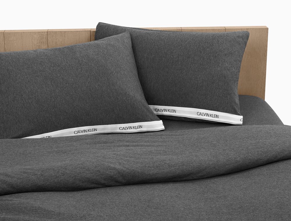 Linge de lit - Classic Logo Charcoal / Parure de lit en jersey et modal - CALVIN KLEIN