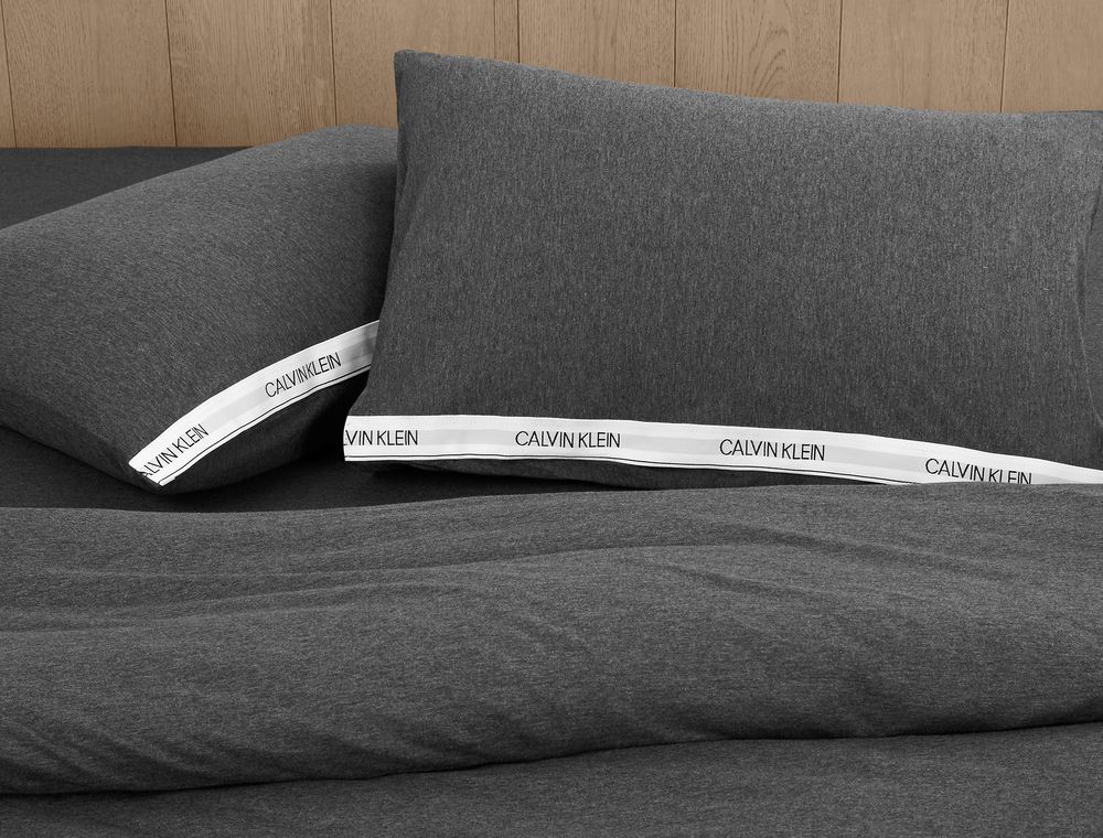Linge de lit - Classic Logo Charcoal / Parure de lit en jersey et modal - CALVIN KLEIN