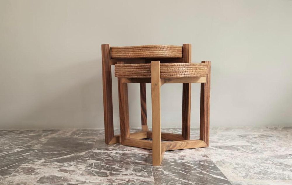 Coffee tables - Coffee side table made from wood and removable natural fibers trays  - WOLOCH COMPANY