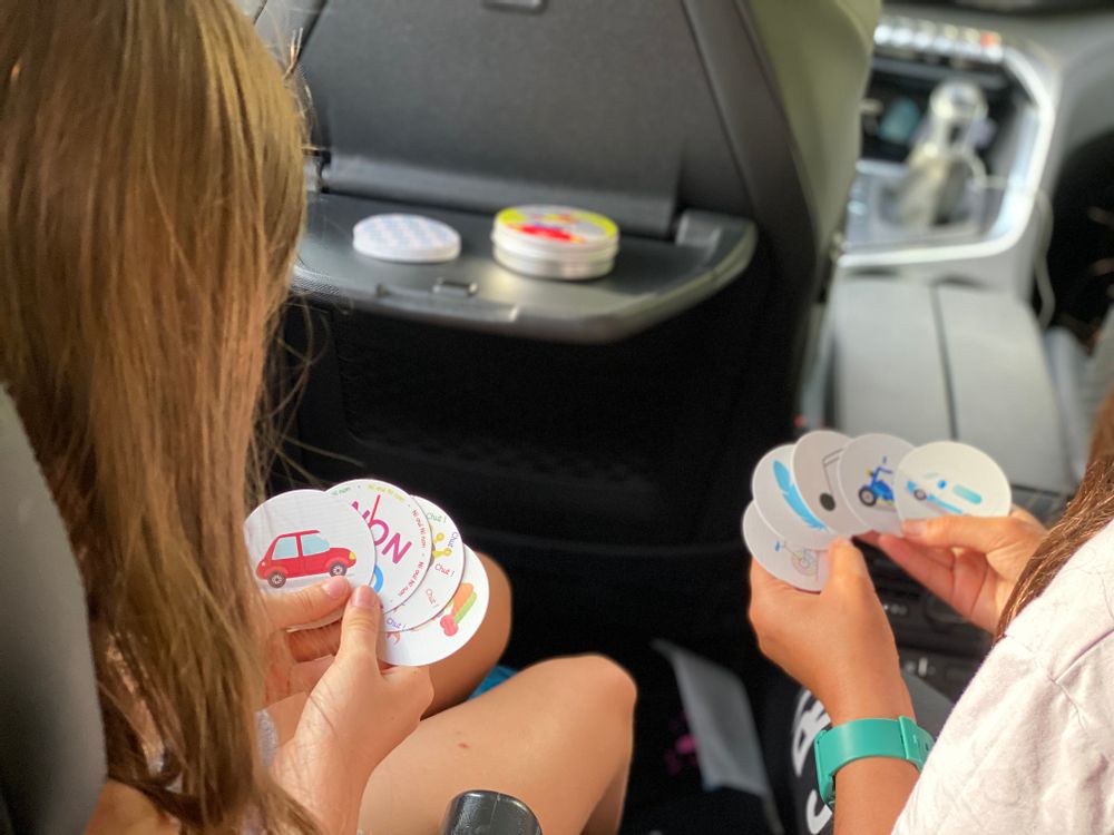 Jeux enfants - Jeu de cartes lavable « Roule ma poule » - Jouez, imaginez et partagez en famille - J'VAIS L'DIRE À MA MÈRE !
