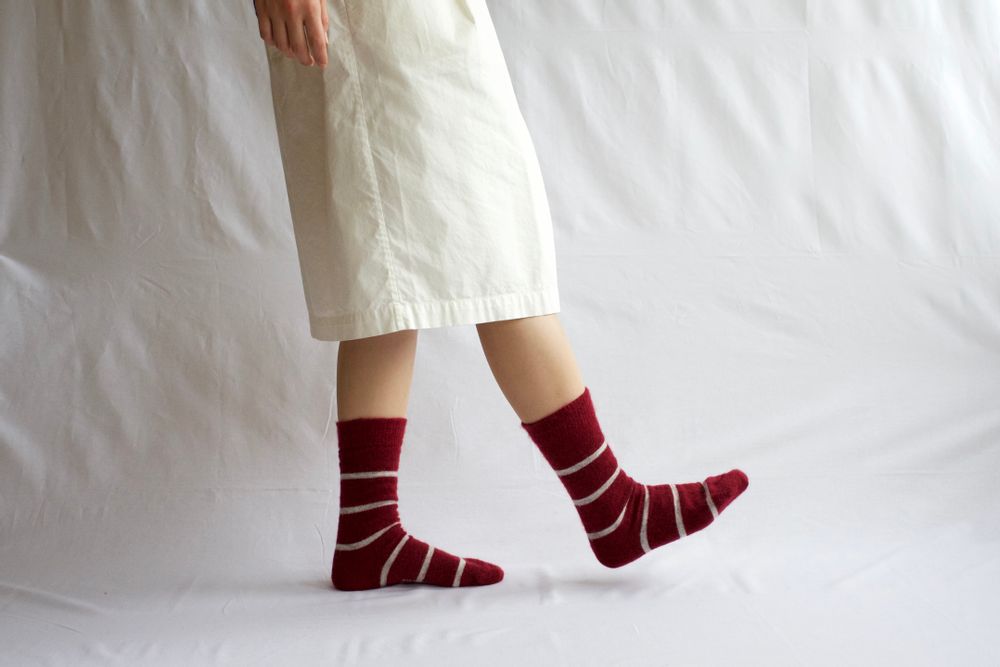 Chaussettes - CHAUSSETTES BORDÉES DE LAINE MOHAIR - NISHIGUCHI KUTSUSHITA