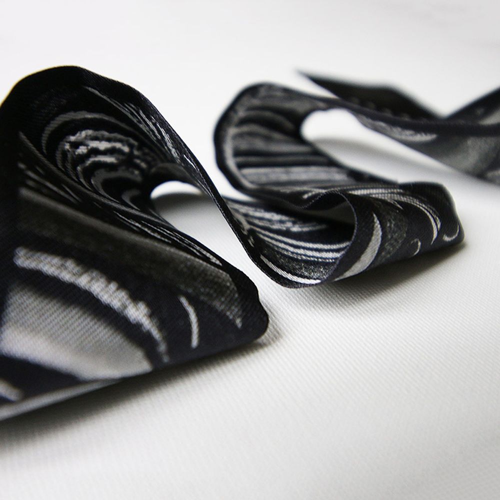 Foulards et écharpes - Fétiche à nouer 100 % twill de soie - bandeau/ruban - Legende Black & White - MAISON FÉTICHE