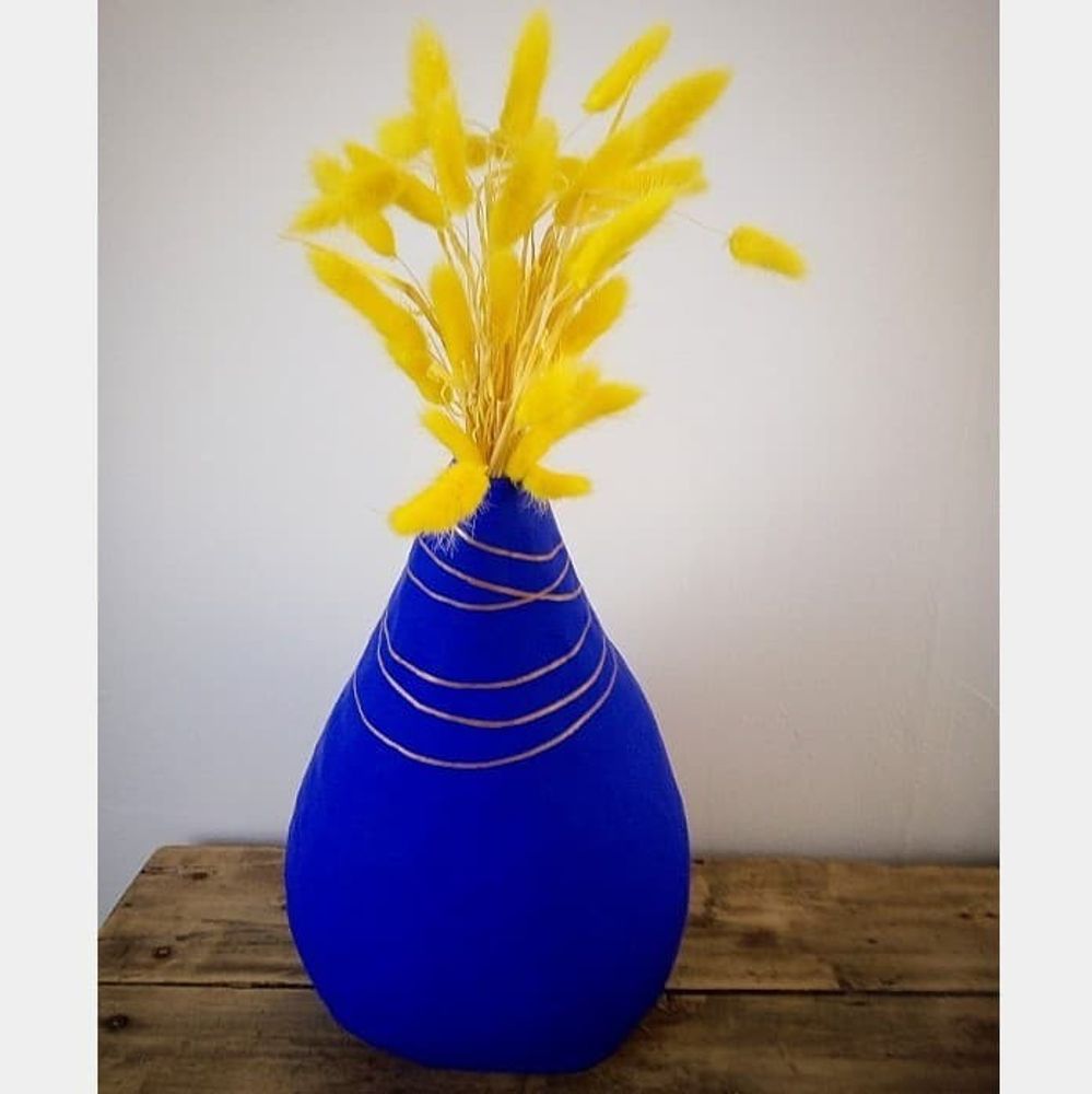 Vases - Vase en papier de décoration pour fleurs séchées, Bleu Klein, lumineux et intemporel - L'ATELIER DES CREATEURS