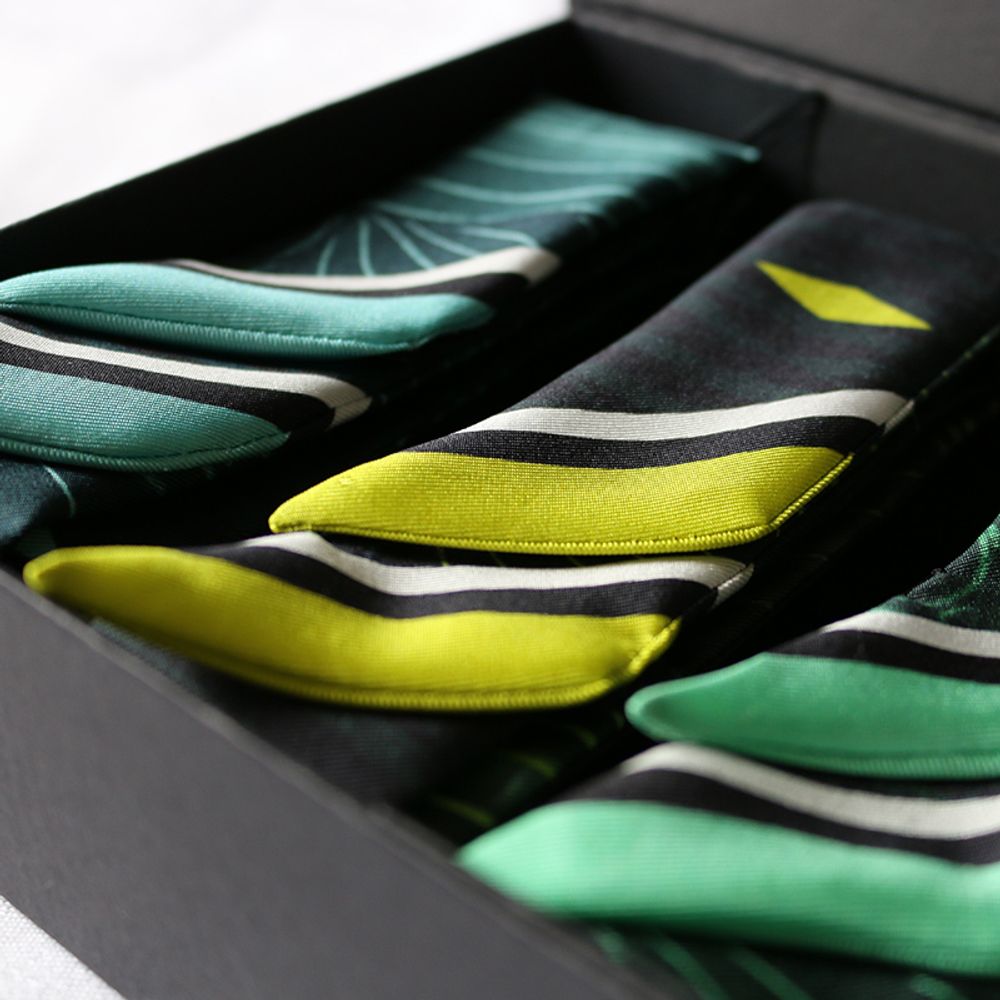Foulards et écharpes - Coffret 3 Fétiches à nouer Wax - Fétiches à nouer 100 % twill de soie - bandeaux/rubans - Wax Green + Wax Blue + Wax Yellow - MAISON FÉTICHE