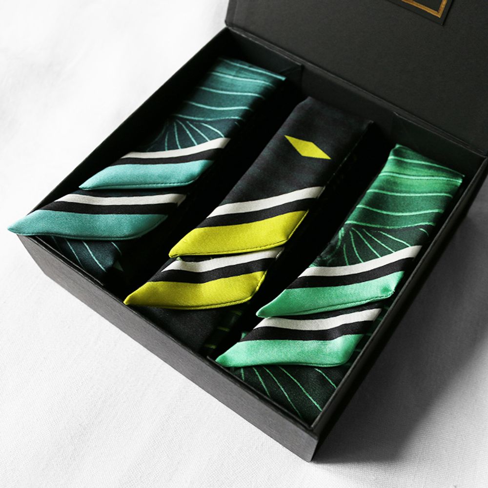 Foulards et écharpes - Coffret 3 Fétiches à nouer Wax - Fétiches à nouer 100 % twill de soie - bandeaux/rubans - Wax Green + Wax Blue + Wax Yellow - MAISON FÉTICHE