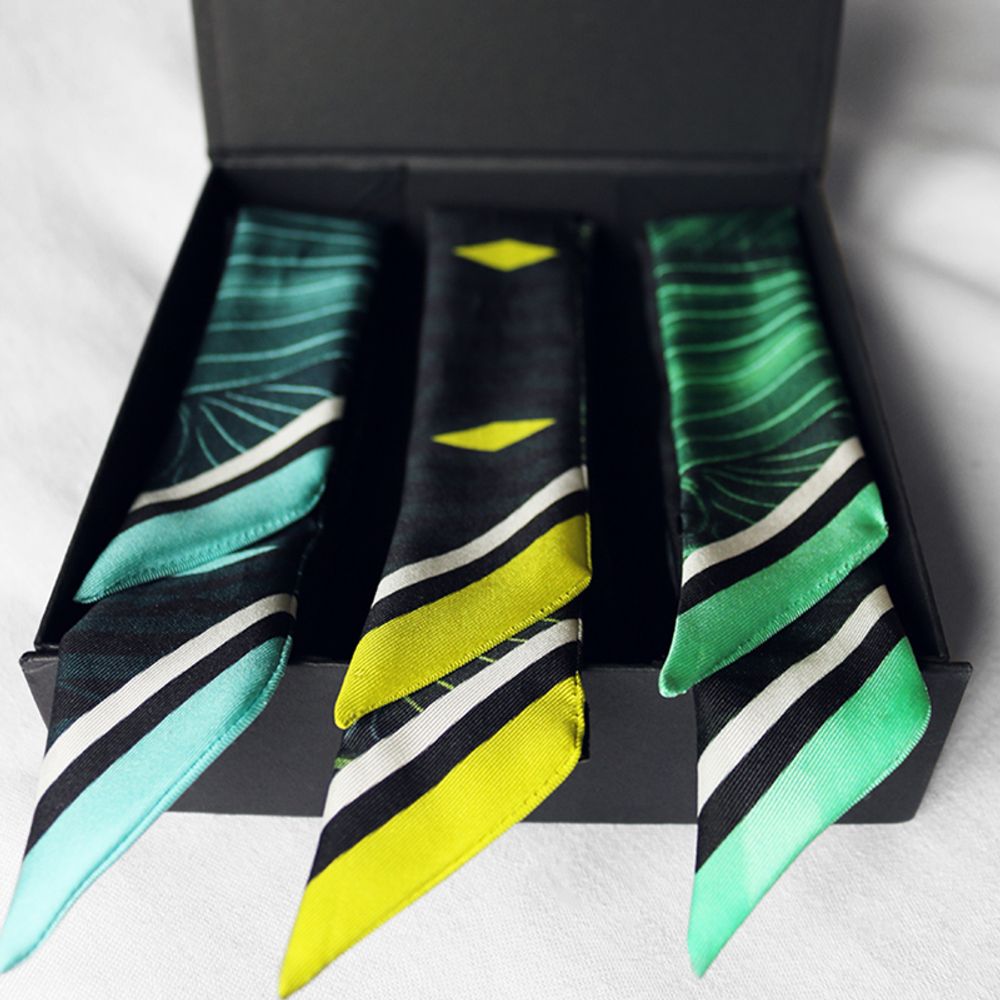 Foulards et écharpes - Coffret 3 Fétiches à nouer Wax - Fétiches à nouer 100 % twill de soie - bandeaux/rubans - Wax Green + Wax Blue + Wax Yellow - MAISON FÉTICHE