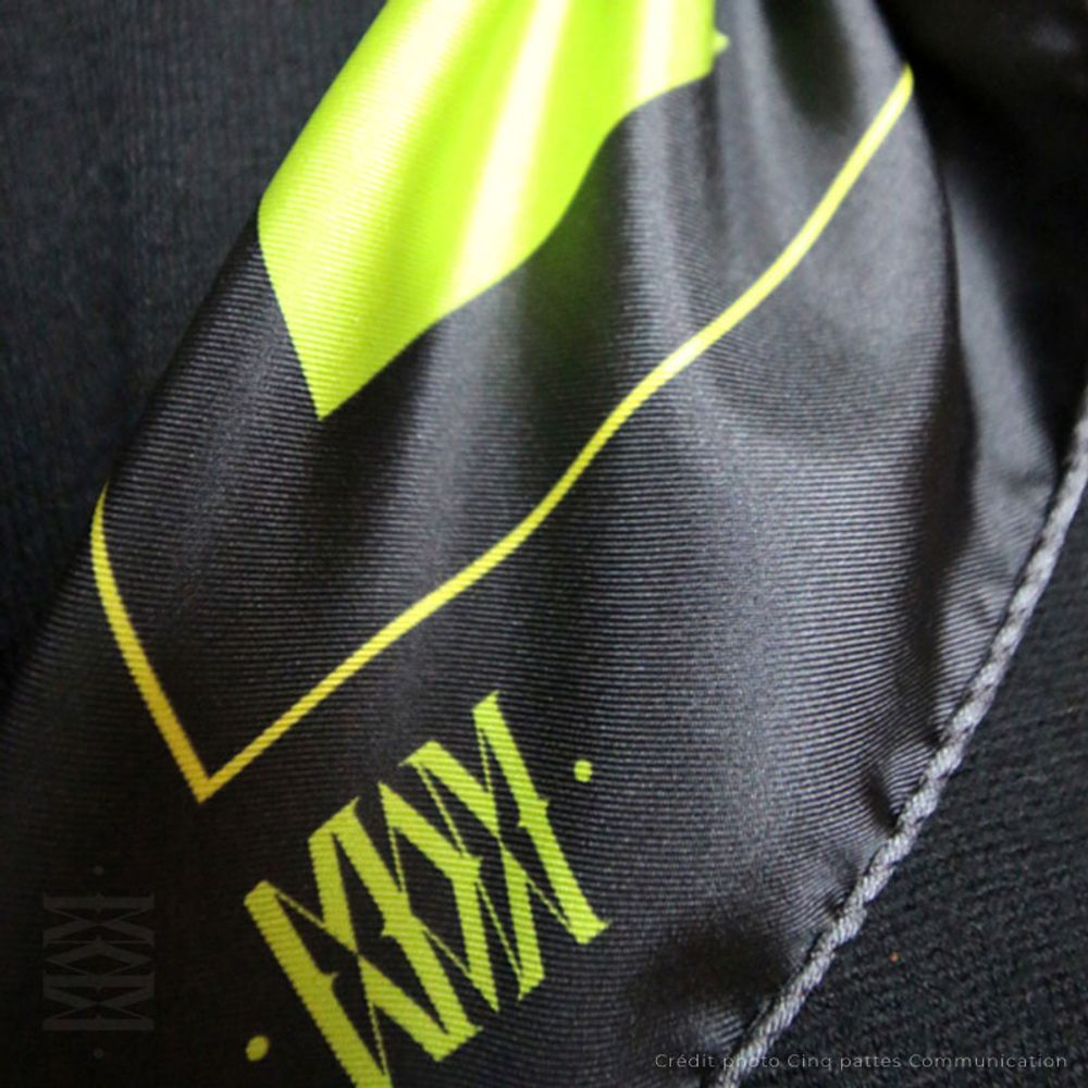 Tissus - Foulard / carré - FAUVE 90 - imprimé 100 % twill de soie - 90 x 90 cm - roulotté à la française - MAISON FÉTICHE