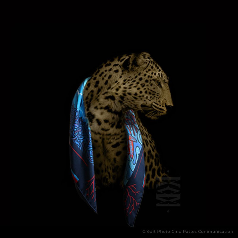Foulards et écharpes - Carré / foulard - POISSONS PERROQUETS 90 - imprimé 100 % twill de soie - 90 x 90 cm - roulotté à la française - MAISON FÉTICHE
