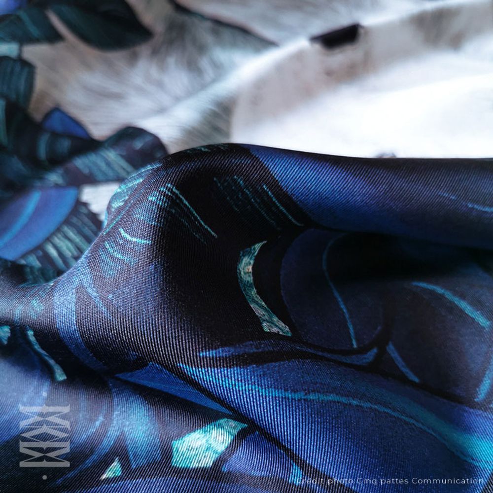 Scarves - L'Émissaire 90 - square/scarf printed 100% silk twill - 90 x 90 cm - French rolled - MAISON FÉTICHE