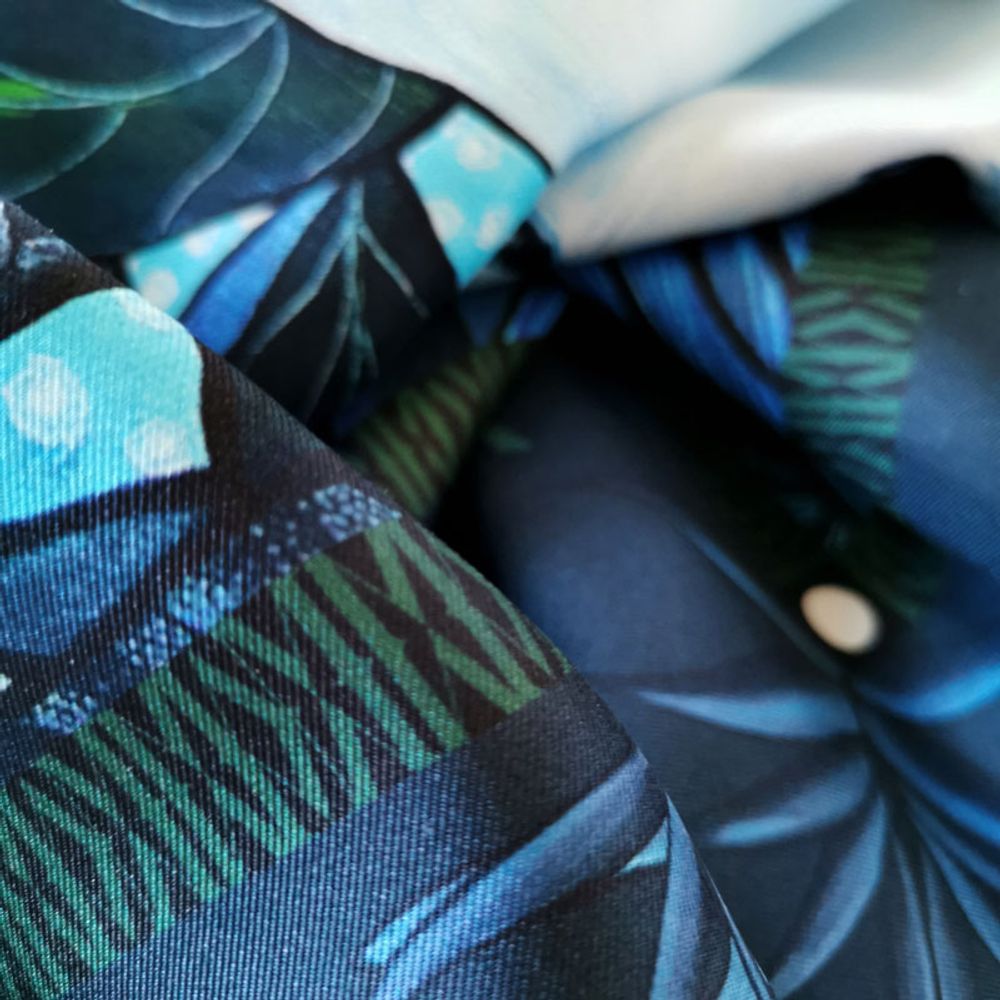 Scarves - L'Émissaire 90 - square/scarf printed 100% silk twill - 90 x 90 cm - French rolled - MAISON FÉTICHE
