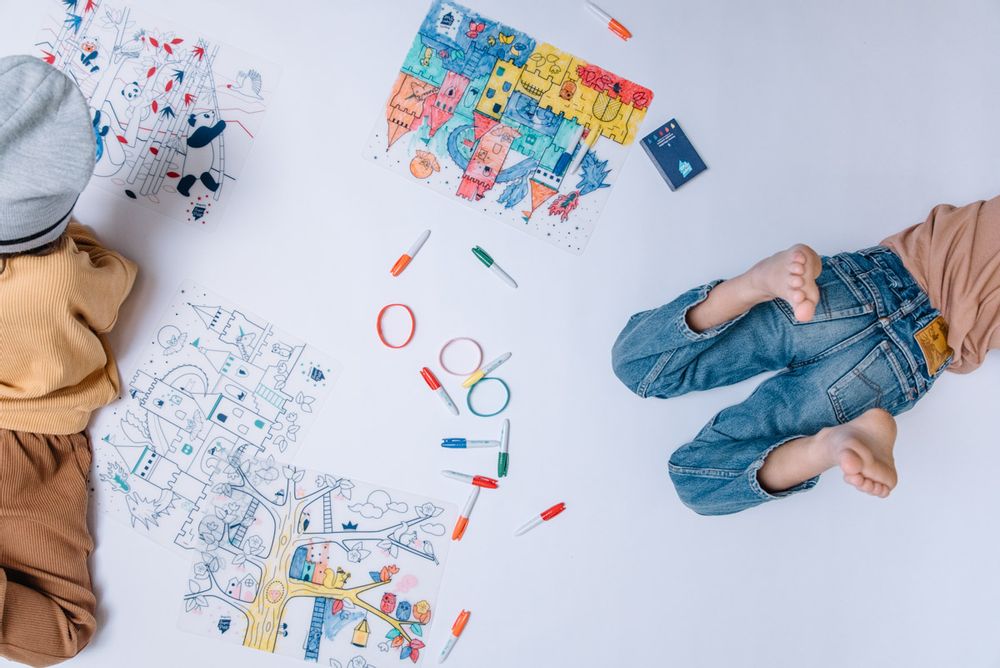 Jeux enfants - set de table en silicone à colorier avec ses 5 feutres effaçables inclus -Arbre magique - SUPERPETIT