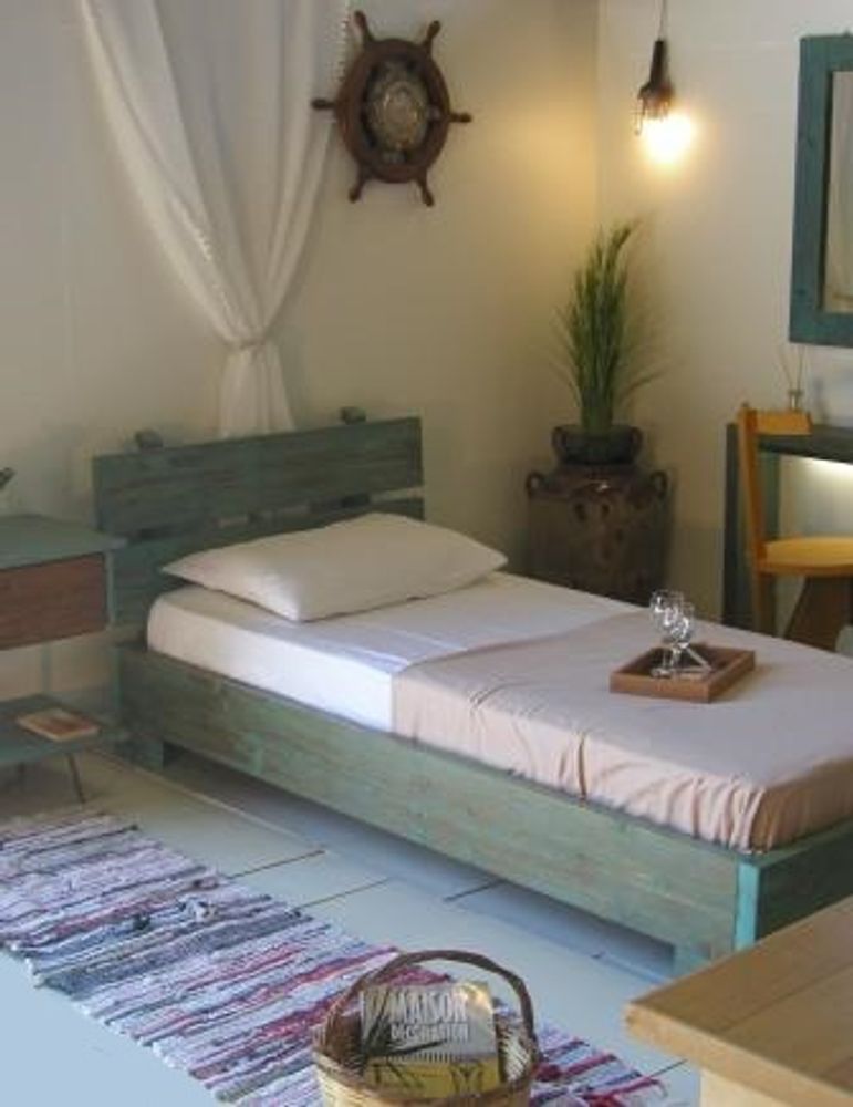 Lits - Lit Philosopher en bois massif - LIVING MEDITERANEO
