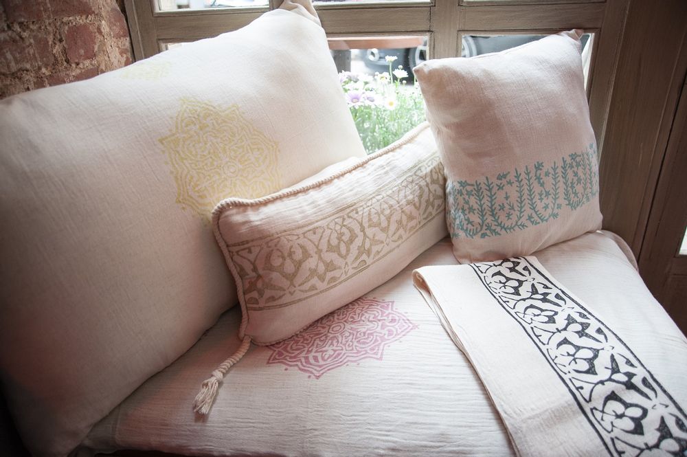 Fabric cushions - HANDPRINTED CUSHION COVER CHIC ELEGANT DECORATIVE UNIQUE - LALAY