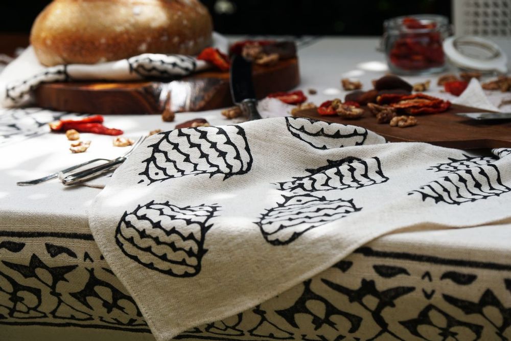 Table linen - HANDPRINTED TEATOWEL GUEST TOWEL KITCHEN TOWEL COTTON DECORATIVE TOWEL - LALAY