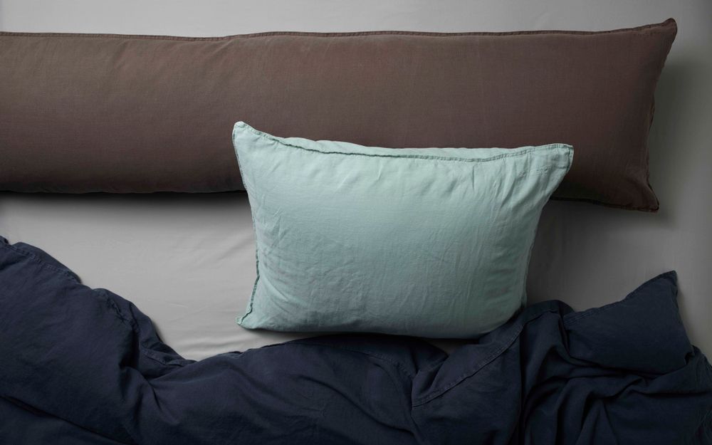 Hotel bedrooms - bedMATE pillow + washed linen pillowcase - SUITE702