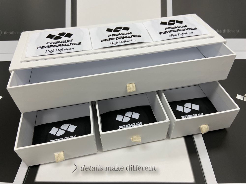 Other smart objects - Woven labels paper box packaging - SHUN SUM GROUP LTD.