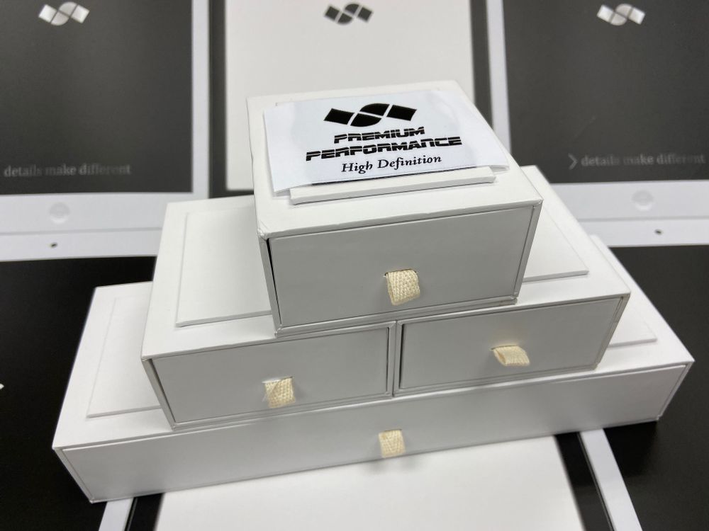 Other smart objects - Woven labels paper box packaging - SHUN SUM GROUP LTD.