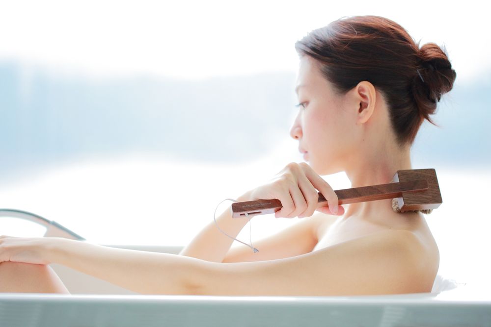 Objets design - Brosse pour le corps longue et dure, Collection SUVÉ - SHAQUDA